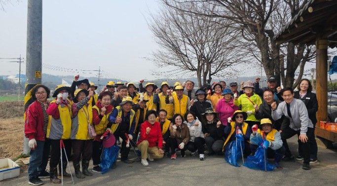 이천시 호법면 환경봉사단, 새봄맞이 국토대청소 실시