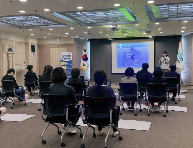 부천시는 지난 7일, 전통시장 자동심장충격기 관리책임자 교육을 실시했다.