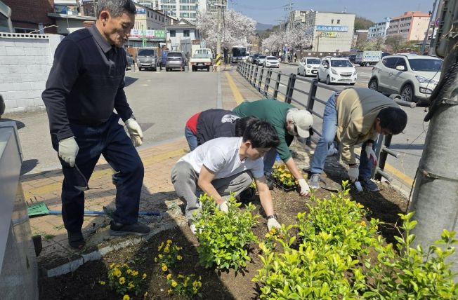 수원시 장안구 파장동 주민자치회, ‘주민 손길로 가꾼 손바닥정원’ 새단장