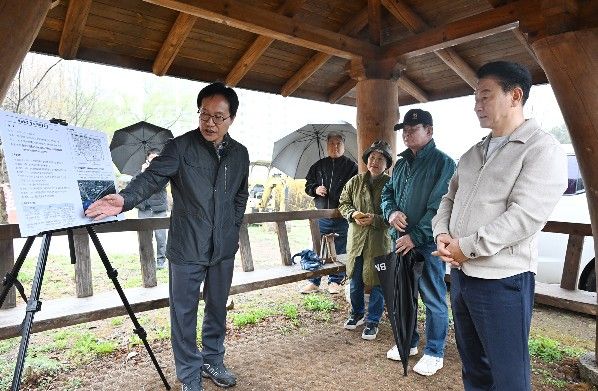 의정부시는 4월 10일 부용터널 및 장암 파크골프장 일대를 방문해 조성 현황과 보행환경 개선 사항을 점검하고 있다.