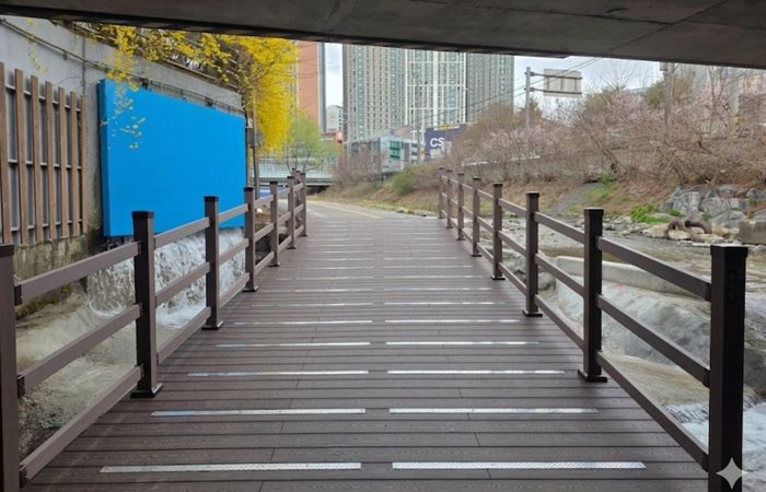 성복천 노후된 배수통문 보수 사진