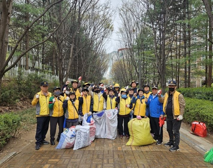 파주시 운정1동 실버경찰대 봉사단, 봄맞이 환경정화 봉사