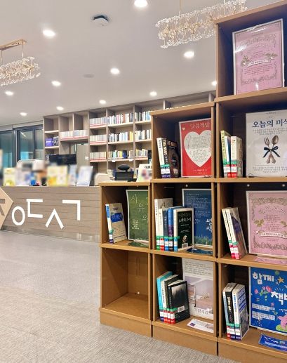 ‘오늘의 책방지기(반려책)’ 1기 전시 운영