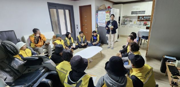 지속가능한 봉사활동을 위한 단원들 간 의견나눔의 시간을 가짐