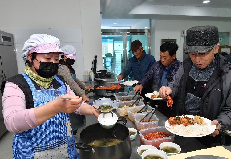 농번기 마을공동급식 지원사업 확대 지원