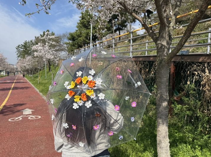 진주남강유등전시관, ‘유등과 함께하는 봄맞이 행사’ 개최- 플라워 레인 아트