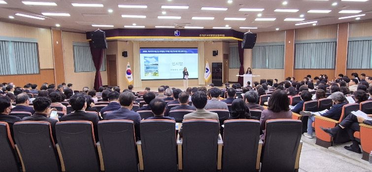 14일 전남교육청창의융합교육원 ‘학교폭력 대응 및 교육활동 보호를 위한 학교장 역량 강화 연수’가 진행되고 있다.