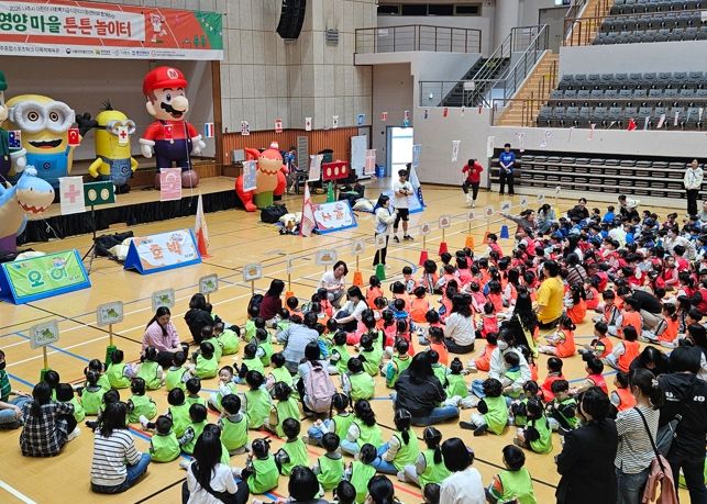 나주시 어린이·사회복지 급식관리지원센터가 지난 14일 나주종합스포츠파크 다목적체육관에서 ‘2026년 영양 마을 튼튼 놀이터’ 행사를 개최했다.